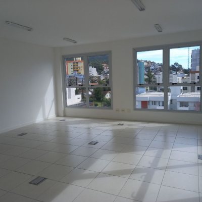Sala com 38m², 1 garagem, no bairro Trindade em Florianópolis
