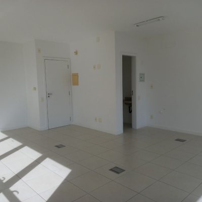 Sala com 38m², 1 garagem, no bairro Trindade em Florianópolis