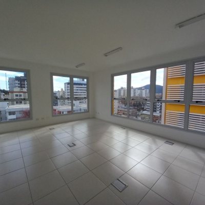 Sala com 38m², 1 garagem, no bairro Trindade em Florianópolis