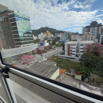 Sala com 38m², 1 garagem, no bairro Trindade em Florianópolis