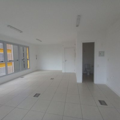 Sala com 38m², 1 garagem, no bairro Trindade em Florianópolis