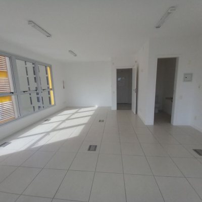 Sala com 38m², 1 garagem, no bairro Trindade em Florianópolis