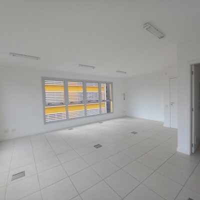 Sala com 38m², 1 garagem, no bairro Trindade em Florianópolis