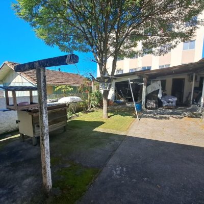 Casa Residencial com 119m², 6 quartos, 6 garagens, no bairro Praia Comprida em São José