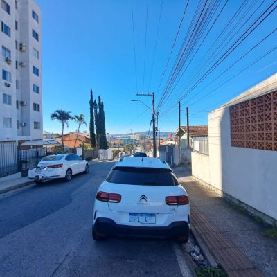 Casa Residencial com 119m², 6 quartos, 6 garagens, no bairro Praia Comprida em São José