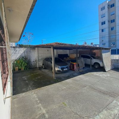 Casa Residencial com 119m², 6 quartos, 6 garagens, no bairro Praia Comprida em São José