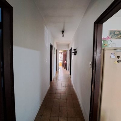 Casa Residencial com 119m², 6 quartos, 6 garagens, no bairro Praia Comprida em São José