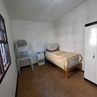 Casa Residencial com 119m², 6 quartos, 6 garagens, no bairro Praia Comprida em São José