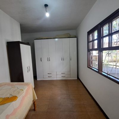 Casa Residencial com 119m², 6 quartos, 6 garagens, no bairro Praia Comprida em São José