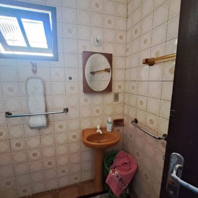 Casa Residencial com 119m², 6 quartos, 6 garagens, no bairro Praia Comprida em São José