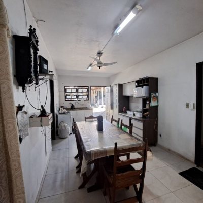 Casa Residencial com 119m², 6 quartos, 6 garagens, no bairro Praia Comprida em São José