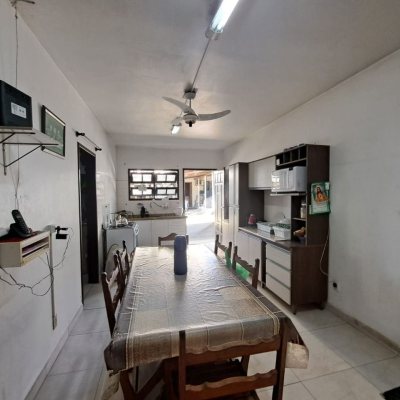 Casa Residencial com 119m², 6 quartos, 6 garagens, no bairro Praia Comprida em São José