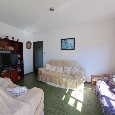 Casa Residencial com 119m², 6 quartos, 6 garagens, no bairro Praia Comprida em São José