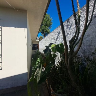 Casa Residencial com 119m², 6 quartos, 6 garagens, no bairro Praia Comprida em São José