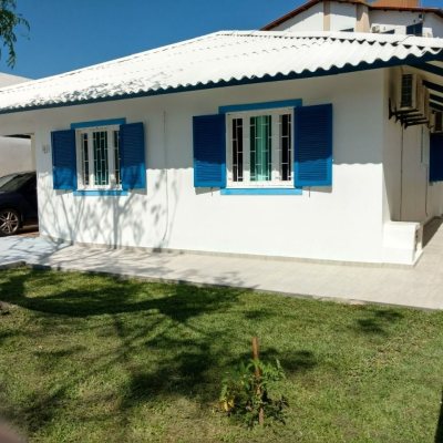 Casa Residencial com 113m², 4 quartos, 1 suíte, 4 garagens, no bairro Ingleses do Rio Vermelho em Florianópolis