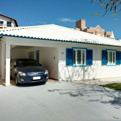 Casa Residencial com 113m², 4 quartos, 1 suíte, 4 garagens, no bairro Ingleses do Rio Vermelho em Florianópolis