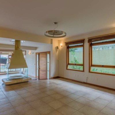 Casa Residencial com 929m², 5 quartos, 3 suítes, 5 garagens, no bairro João Paulo em Florianópolis