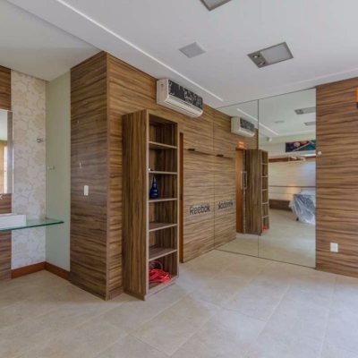 Casa Residencial com 929m², 5 quartos, 3 suítes, 5 garagens, no bairro João Paulo em Florianópolis