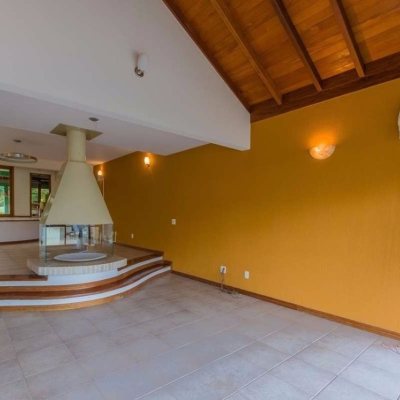 Casa Residencial com 929m², 5 quartos, 3 suítes, 5 garagens, no bairro João Paulo em Florianópolis