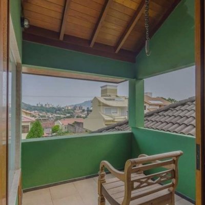 Casa Residencial com 929m², 5 quartos, 3 suítes, 5 garagens, no bairro João Paulo em Florianópolis