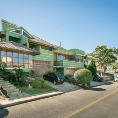 Casa Residencial com 929m², 5 quartos, 3 suítes, 5 garagens, no bairro João Paulo em Florianópolis
