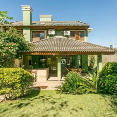 Casa Residencial com 929m², 5 quartos, 3 suítes, 5 garagens, no bairro João Paulo em Florianópolis