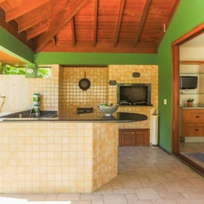 Casa Residencial com 929m², 5 quartos, 3 suítes, 5 garagens, no bairro João Paulo em Florianópolis