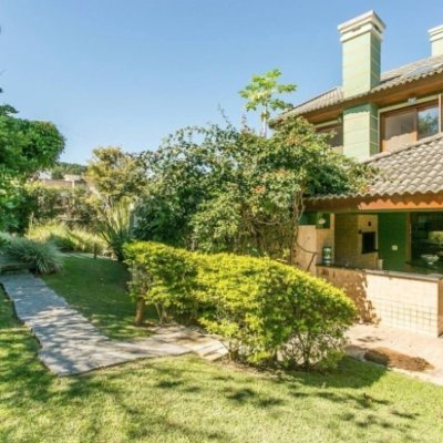 Casa Residencial com 929m², 5 quartos, 3 suítes, 5 garagens, no bairro João Paulo em Florianópolis