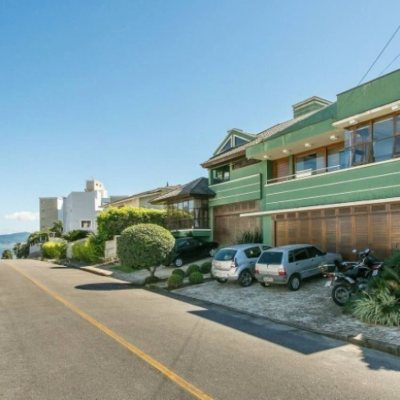 Casa Residencial com 929m², 5 quartos, 3 suítes, 5 garagens, no bairro João Paulo em Florianópolis