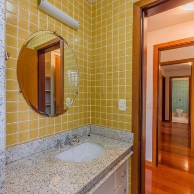 Casa Residencial com 929m², 5 quartos, 3 suítes, 5 garagens, no bairro João Paulo em Florianópolis