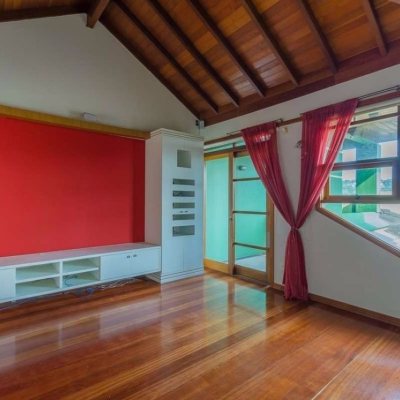 Casa Residencial com 929m², 5 quartos, 3 suítes, 5 garagens, no bairro João Paulo em Florianópolis