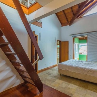 Casa Residencial com 929m², 5 quartos, 3 suítes, 5 garagens, no bairro João Paulo em Florianópolis