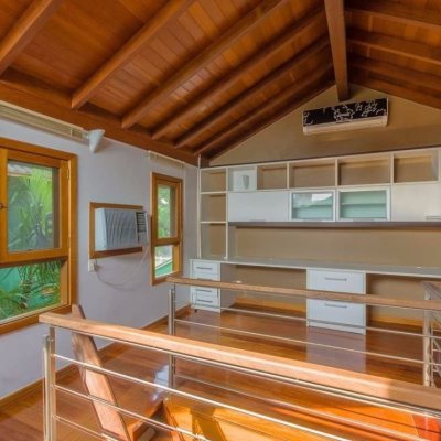 Casa Residencial com 929m², 5 quartos, 3 suítes, 5 garagens, no bairro João Paulo em Florianópolis