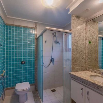 Casa Residencial com 929m², 5 quartos, 3 suítes, 5 garagens, no bairro João Paulo em Florianópolis