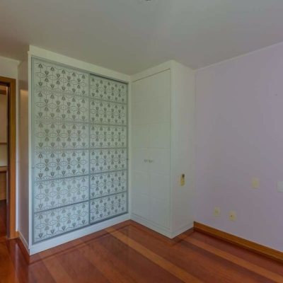 Casa Residencial com 929m², 5 quartos, 3 suítes, 5 garagens, no bairro João Paulo em Florianópolis