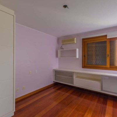 Casa Residencial com 929m², 5 quartos, 3 suítes, 5 garagens, no bairro João Paulo em Florianópolis