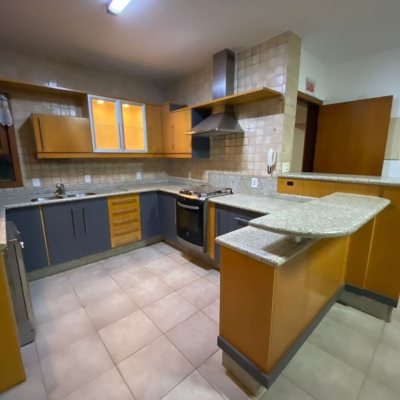 Casa Residencial com 929m², 5 quartos, 3 suítes, 5 garagens, no bairro João Paulo em Florianópolis