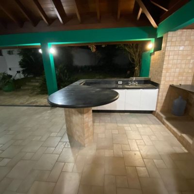 Casa Residencial com 929m², 5 quartos, 3 suítes, 5 garagens, no bairro João Paulo em Florianópolis