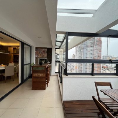 Cobertura com 140m², 3 quartos, 1 suíte, 2 garagens, no bairro Kobrasol em São José