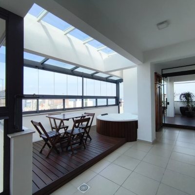 Cobertura com 140m², 3 quartos, 1 suíte, 2 garagens, no bairro Kobrasol em São José