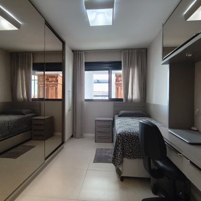 Cobertura com 140m², 3 quartos, 1 suíte, 2 garagens, no bairro Kobrasol em São José