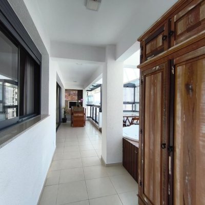 Cobertura com 140m², 3 quartos, 1 suíte, 2 garagens, no bairro Kobrasol em São José