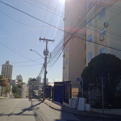 Apartamentos com 76m², 3 quartos, 1 garagem, no bairro Barreiros em São José