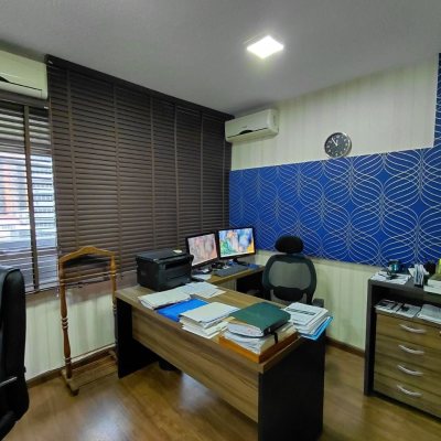 Sala com 27m², no bairro Centro em Florianópolis