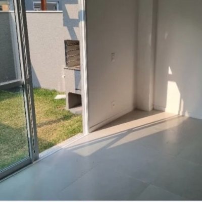 Casa em Condomínio com 78m², 2 quartos, 2 suítes, 1 garagem, no bairro Campeche em Florianópolis