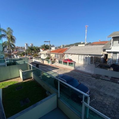 Apartamentos com 90m², 3 quartos, 1 suíte, 1 garagem, no bairro Ipiranga em São José