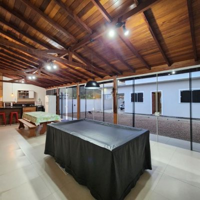 Casa em Condomínio com 200m², 3 quartos, 2 garagens, no bairro Praia De Fora em Palhoça