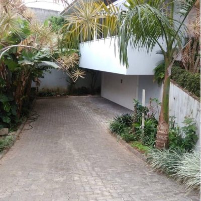 Casa Residencial com 257m², 4 quartos, 2 suítes, 4 garagens, no bairro João Paulo em Florianópolis