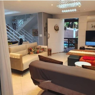 Casa Residencial com 257m², 4 quartos, 2 suítes, 4 garagens, no bairro João Paulo em Florianópolis