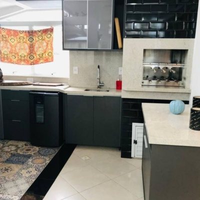 Casa Residencial com 257m², 4 quartos, 2 suítes, 4 garagens, no bairro João Paulo em Florianópolis